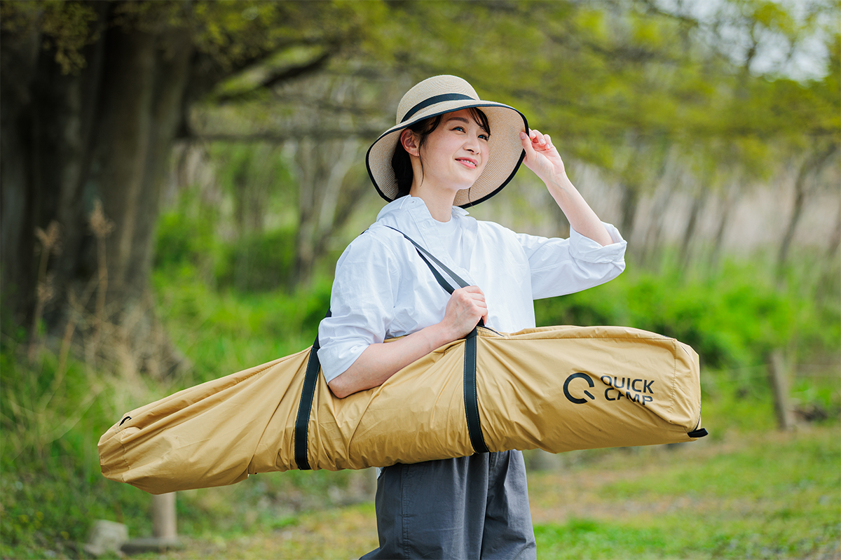 女性ひとりでも肩掛けで楽に持ち運べる