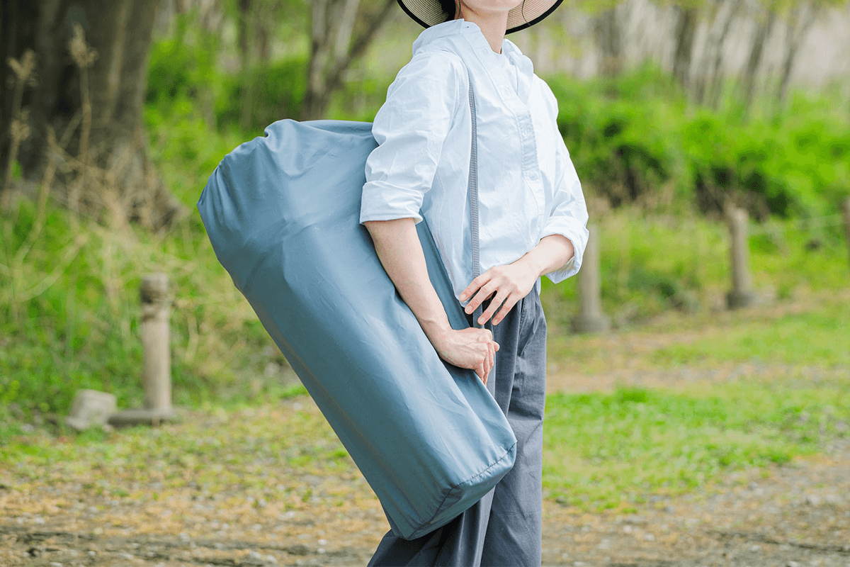 両手をふさがずにサッと持ち歩ける